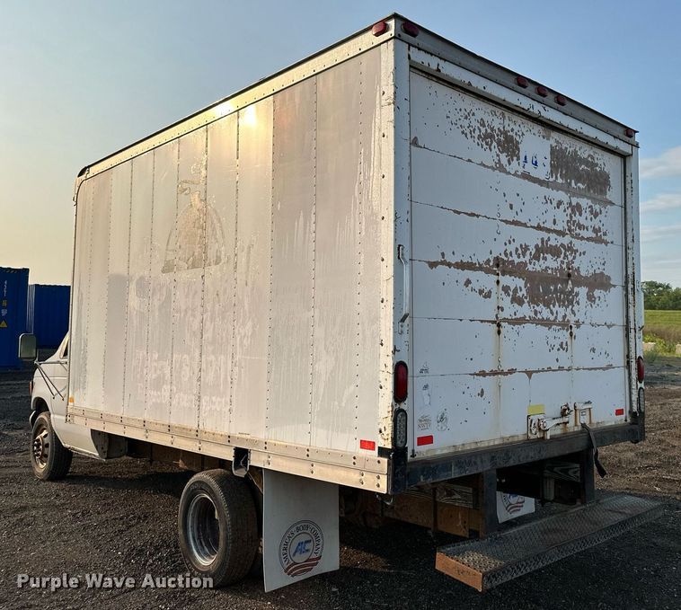 image for item DS6430 2002 Ford E350 Super Duty  box truck