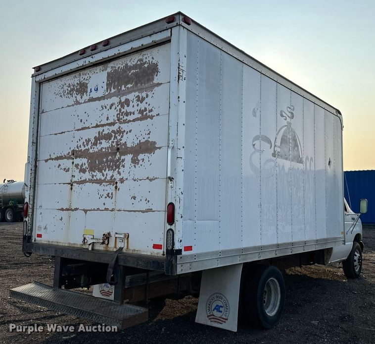 image for item DS6430 2002 Ford E350 Super Duty  box truck