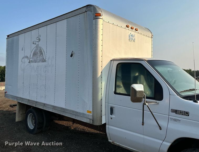 image for item DS6430 2002 Ford E350 Super Duty  box truck