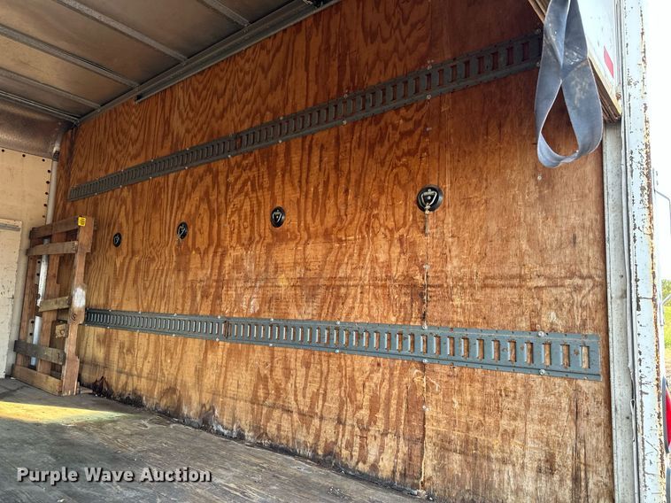 image for item DS6430 2002 Ford E350 Super Duty  box truck