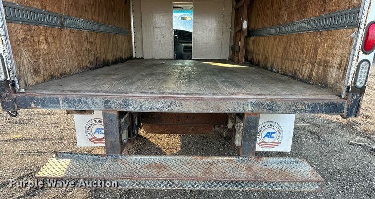 image for item DS6430 2002 Ford E350 Super Duty  box truck