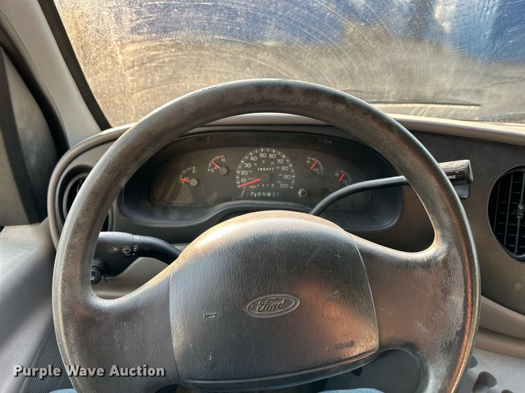 image for item DS6430 2002 Ford E350 Super Duty  box truck