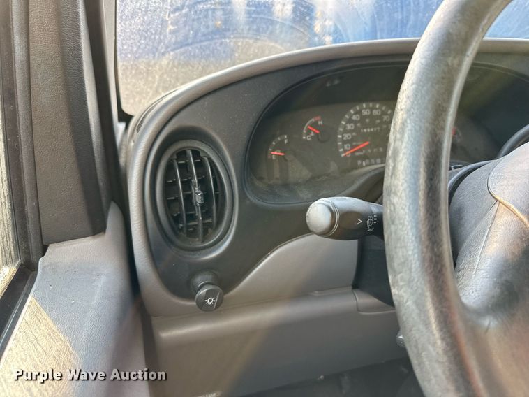 image for item DS6430 2002 Ford E350 Super Duty  box truck