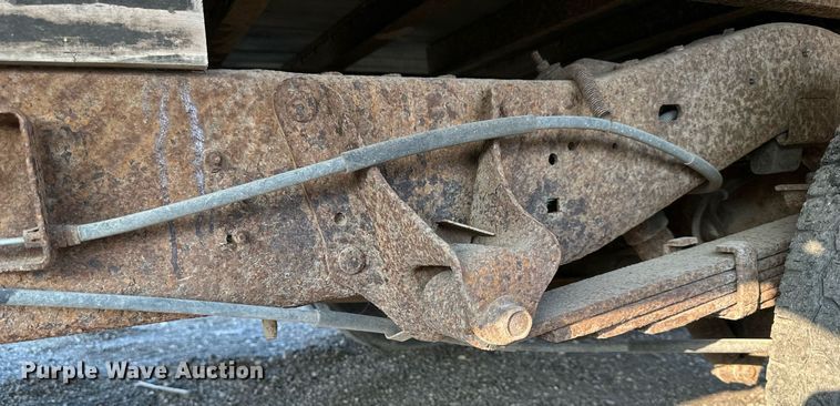 image for item DS6430 2002 Ford E350 Super Duty  box truck