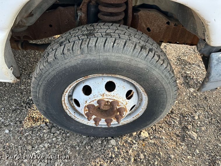 image for item DS6430 2002 Ford E350 Super Duty  box truck