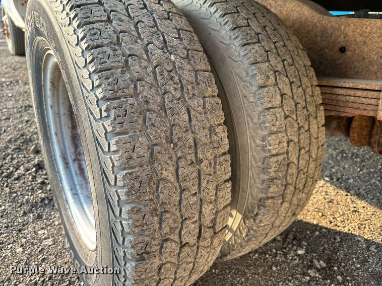 image for item DS6430 2002 Ford E350 Super Duty  box truck