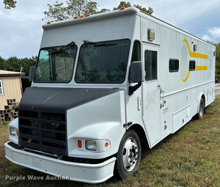 image for item DV1029 2003 Freightliner MT55  mobile command center vehicle