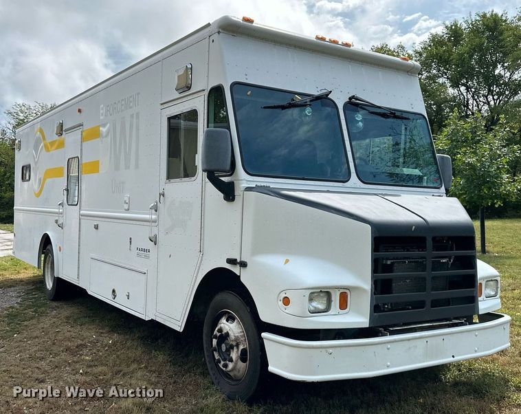 image for item DV1029 2003 Freightliner MT55  mobile command center vehicle