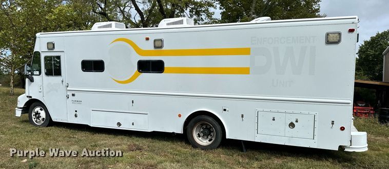 image for item DV1029 2003 Freightliner MT55  mobile command center vehicle