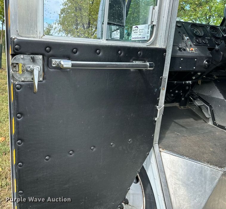 image for item DV1029 2003 Freightliner MT55  mobile command center vehicle