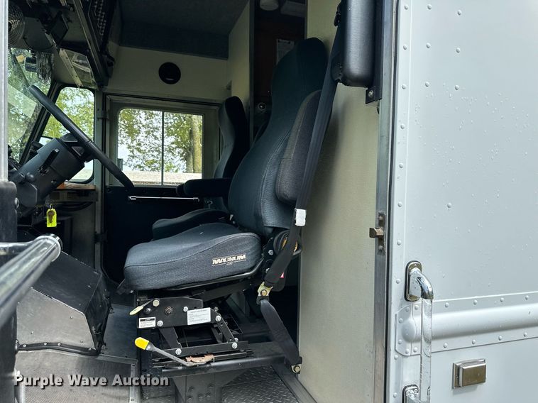 image for item DV1029 2003 Freightliner MT55  mobile command center vehicle