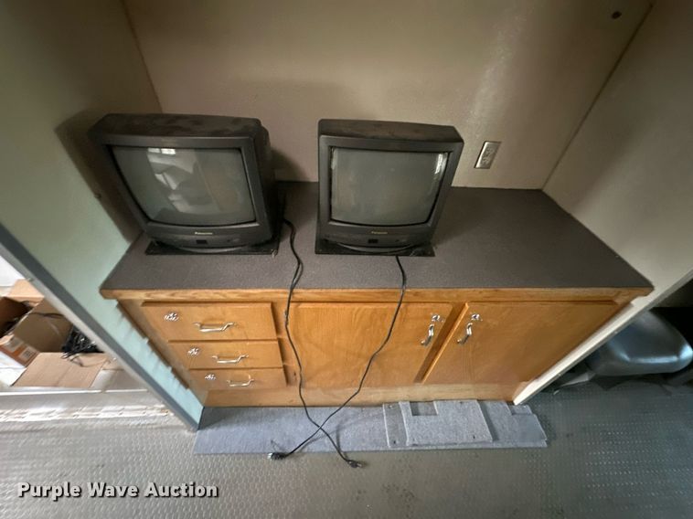 image for item DV1029 2003 Freightliner MT55  mobile command center vehicle