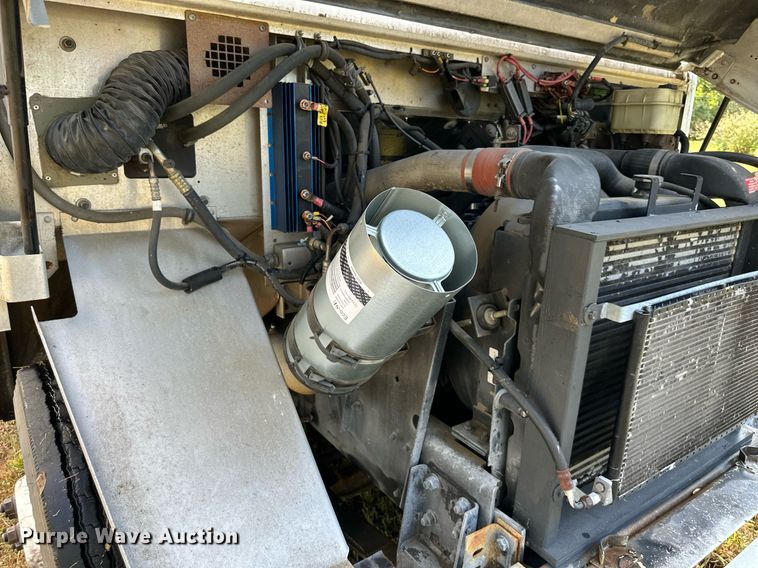 image for item DV1029 2003 Freightliner MT55  mobile command center vehicle