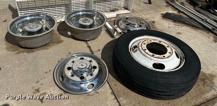 image for item DV1029 2003 Freightliner MT55  mobile command center vehicle