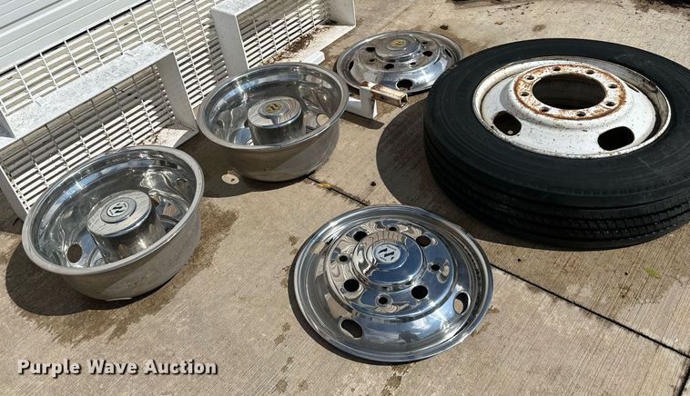 image for item DV1029 2003 Freightliner MT55  mobile command center vehicle