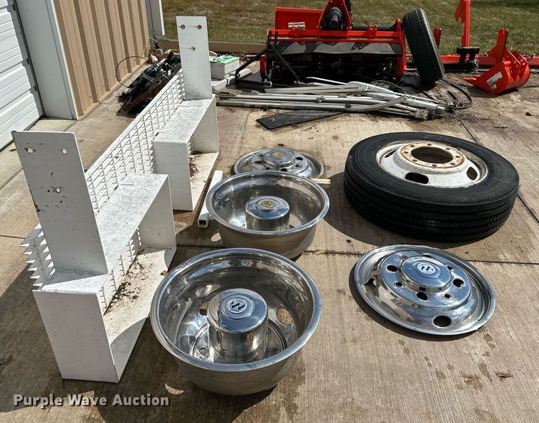 image for item DV1029 2003 Freightliner MT55  mobile command center vehicle