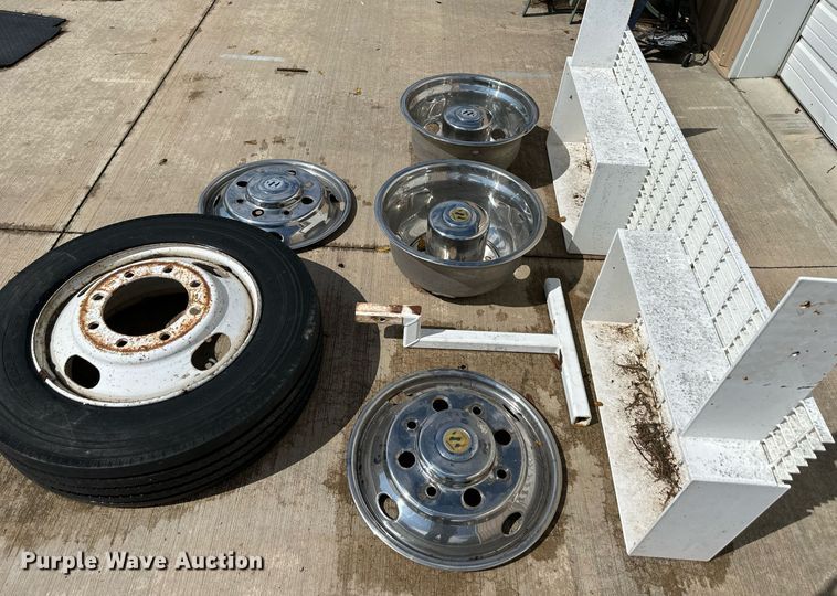 image for item DV1029 2003 Freightliner MT55  mobile command center vehicle