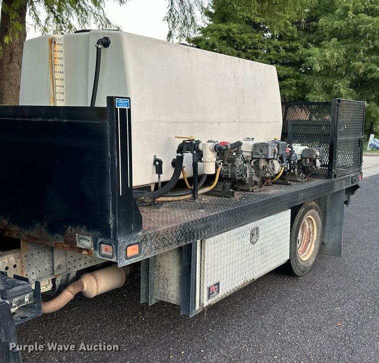 image for item DV1030 2012 Isuzu L96  sprayer truck