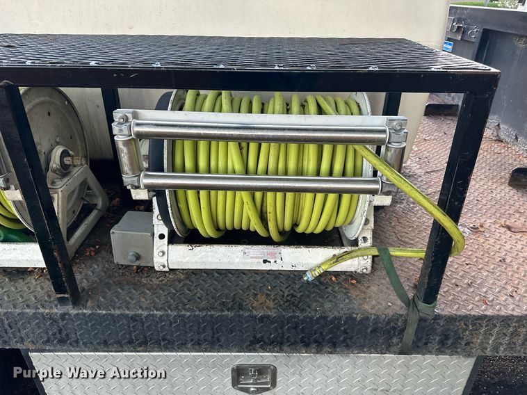 image for item DV1030 2012 Isuzu L96  sprayer truck