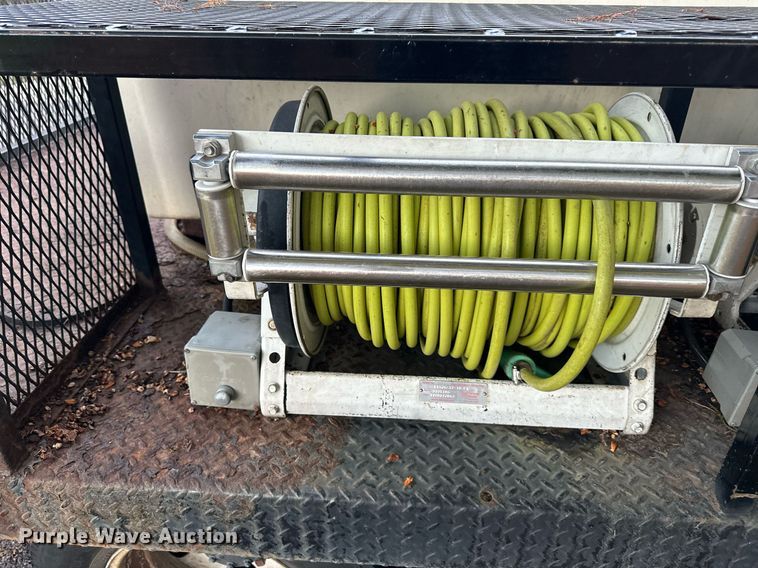 image for item DV1030 2012 Isuzu L96  sprayer truck