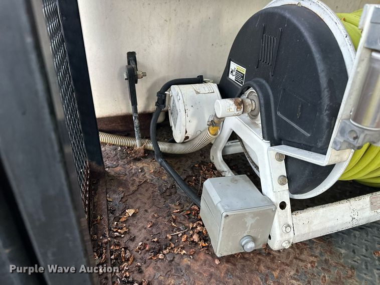 image for item DV1030 2012 Isuzu L96  sprayer truck