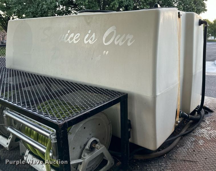 image for item DV1030 2012 Isuzu L96  sprayer truck