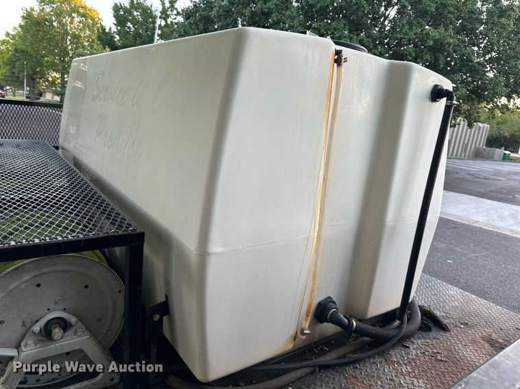 image for item DV1030 2012 Isuzu L96  sprayer truck