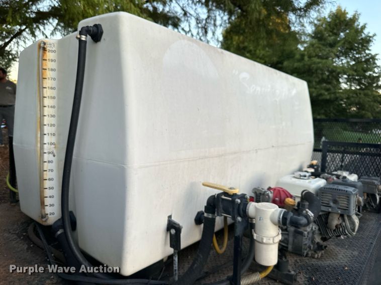 image for item DV1030 2012 Isuzu L96  sprayer truck