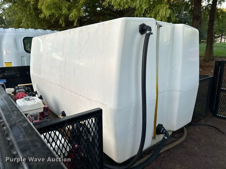 image for item DV1030 2012 Isuzu L96  sprayer truck