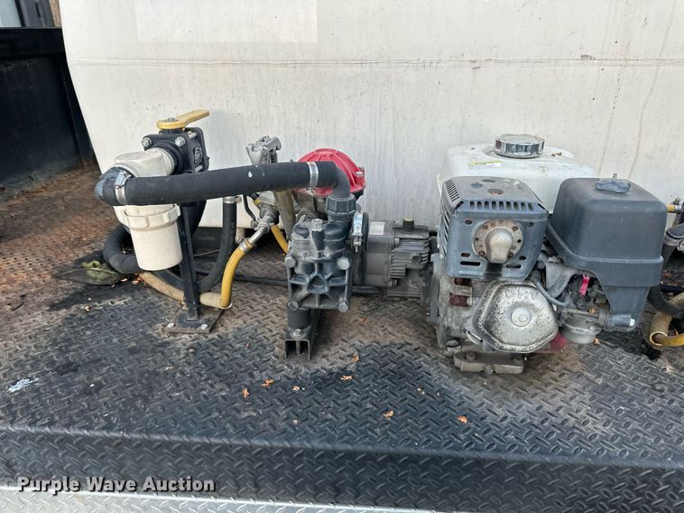 image for item DV1030 2012 Isuzu L96  sprayer truck