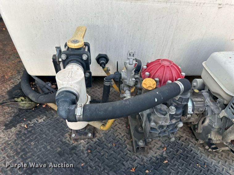 image for item DV1030 2012 Isuzu L96  sprayer truck