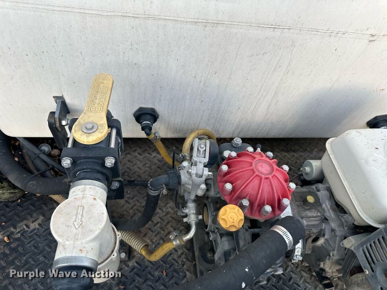 image for item DV1030 2012 Isuzu L96  sprayer truck