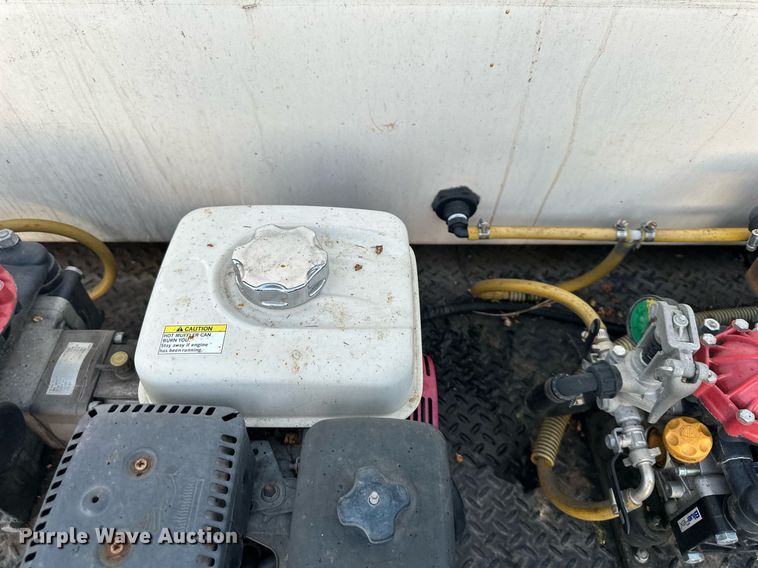 image for item DV1030 2012 Isuzu L96  sprayer truck