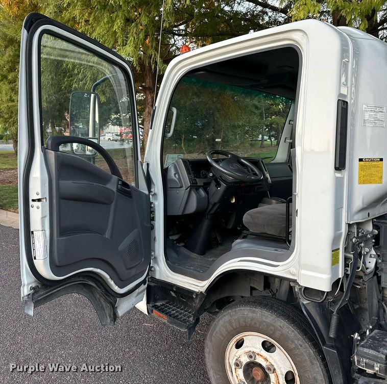 image for item DV1030 2012 Isuzu L96  sprayer truck