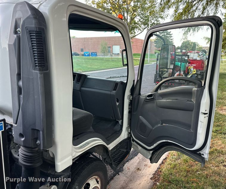 image for item DV1030 2012 Isuzu L96  sprayer truck