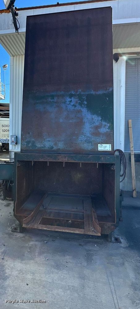 image for item DV1038 2002 Mcclain Ezpack M2  compactor