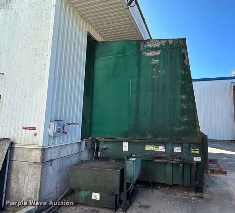 image for item DV1038 2002 Mcclain Ezpack M2  compactor