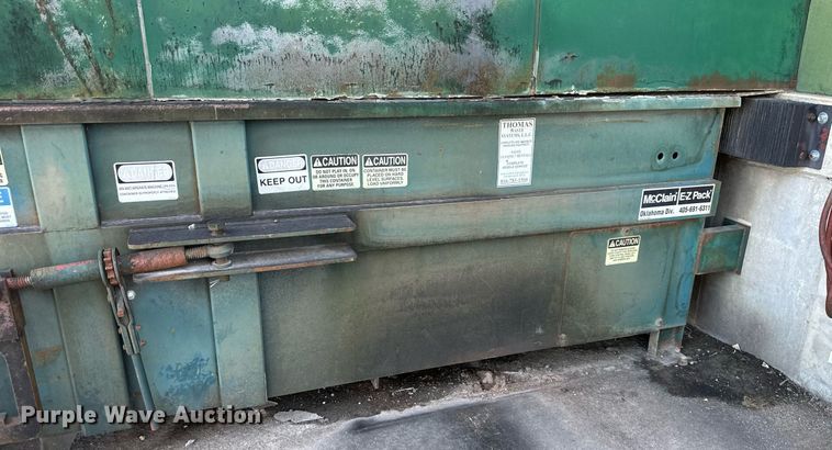 image for item DV1038 2002 Mcclain Ezpack M2  compactor