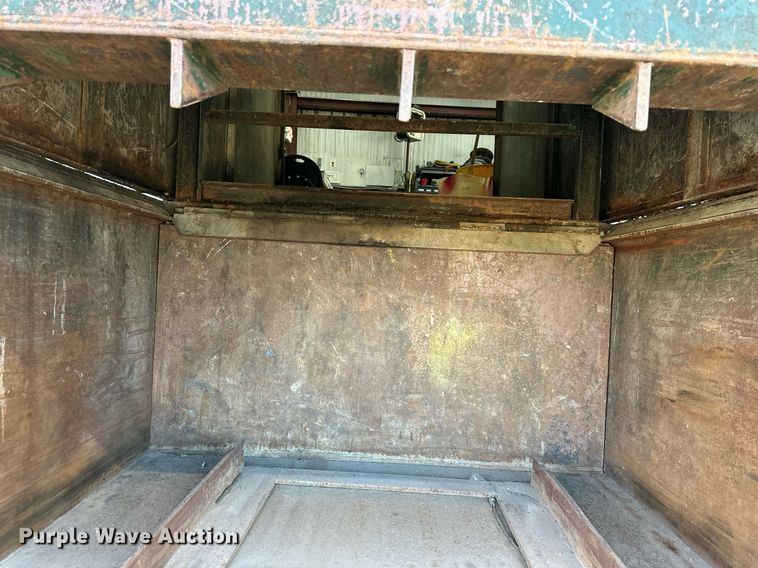 image for item DV1038 2002 Mcclain Ezpack M2  compactor