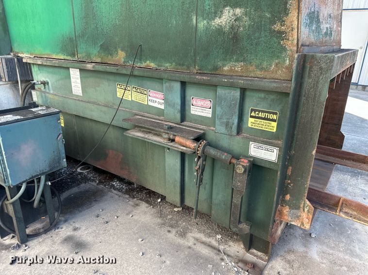 image for item DV1038 2002 Mcclain Ezpack M2  compactor