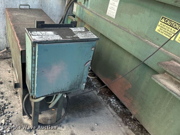 image for item DV1038 2002 Mcclain Ezpack M2  compactor