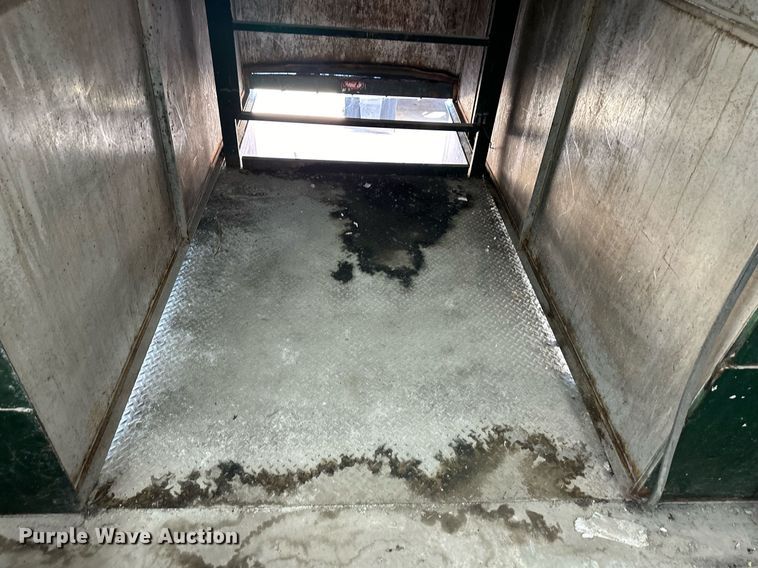 image for item DV1038 2002 Mcclain Ezpack M2  compactor