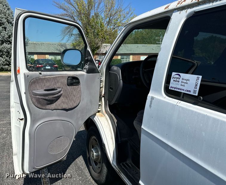 image for item DW2750 1999 Dodge Ram 2500  handicap accessible van