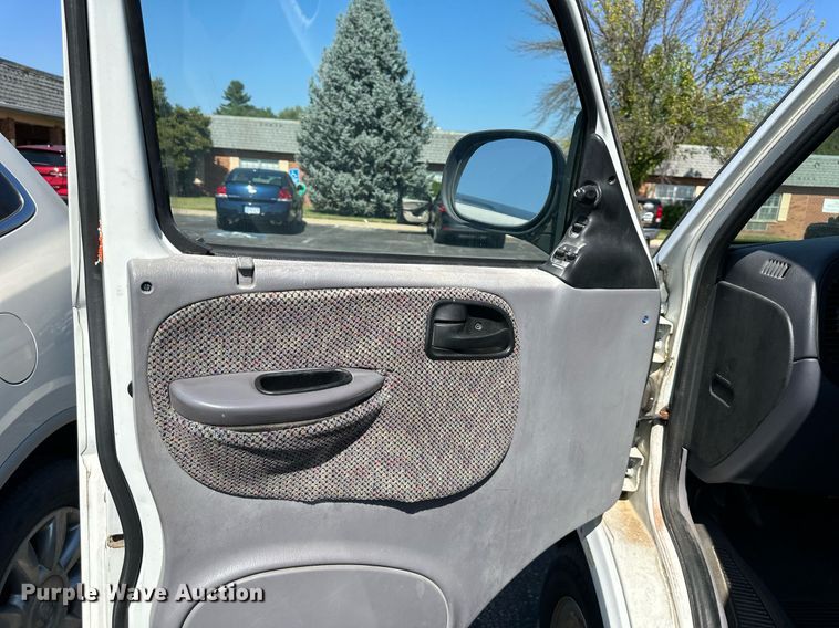 image for item DW2750 1999 Dodge Ram 2500  handicap accessible van