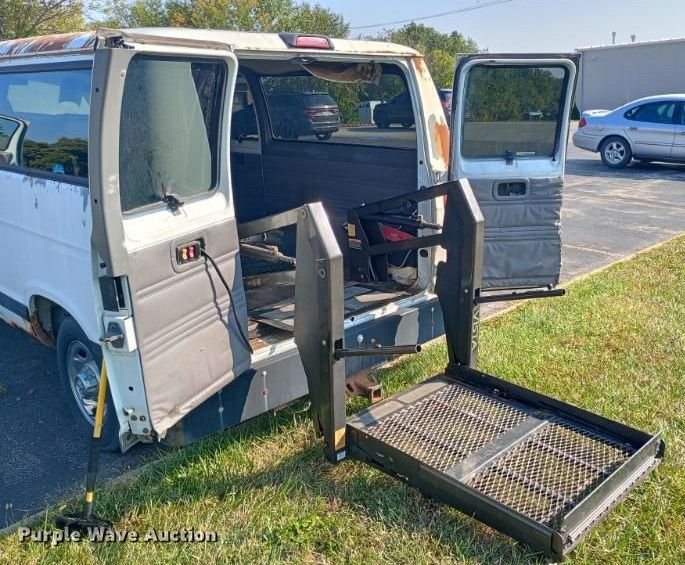 image for item DW2750 1999 Dodge Ram 2500  handicap accessible van