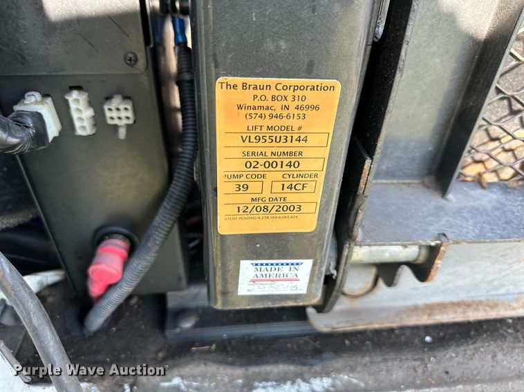 image for item DW2750 1999 Dodge Ram 2500  handicap accessible van