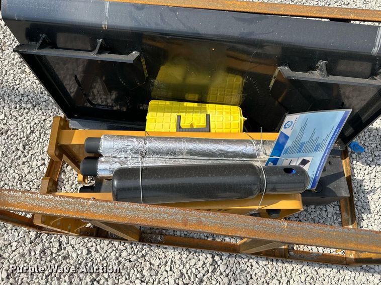 image for item DW2768 Agrotk 680  skid steer breaker