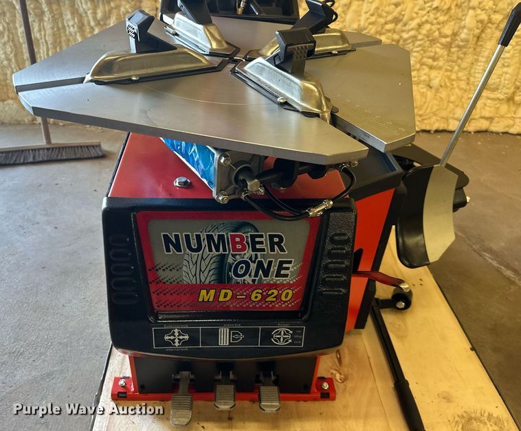 image for item DW2776 Number one MD-620  tire machine