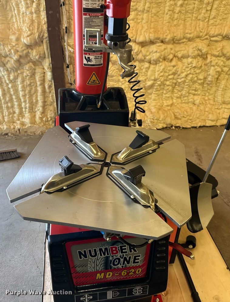 image for item DW2776 Number one MD-620  tire machine