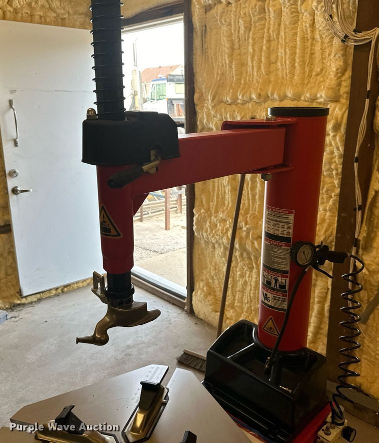 image for item DW2776 Number one MD-620  tire machine